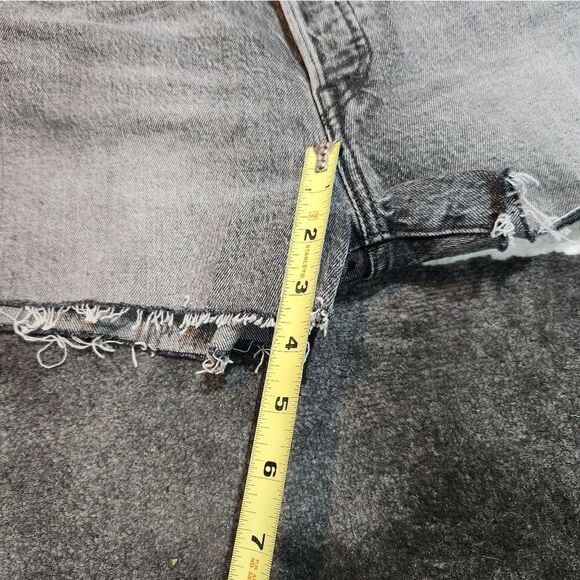 Levi's 501 Shorts  - Picture 6 of 8